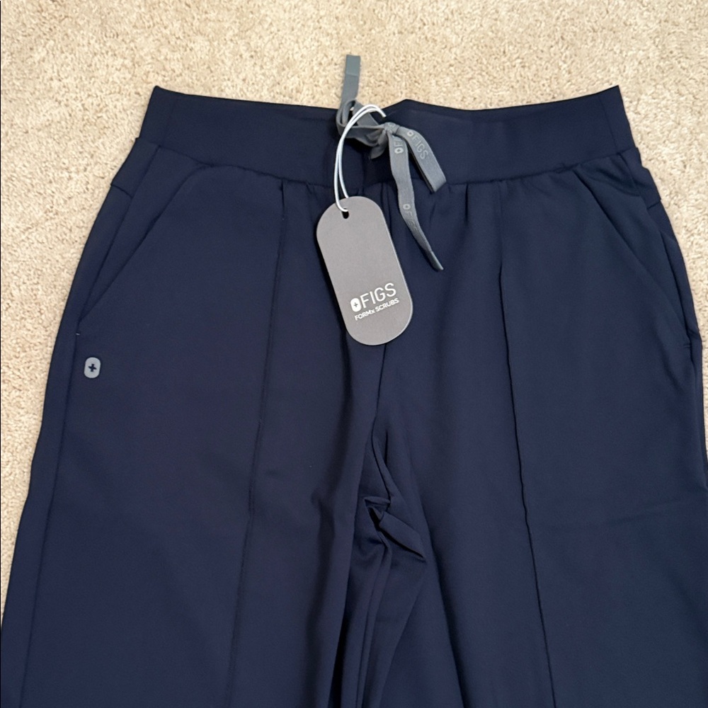 FIGS women’s FormX scrub pants